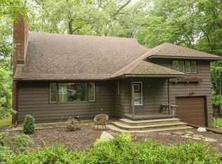 420 Oakland Dr, Michiana Shores, IN 46360