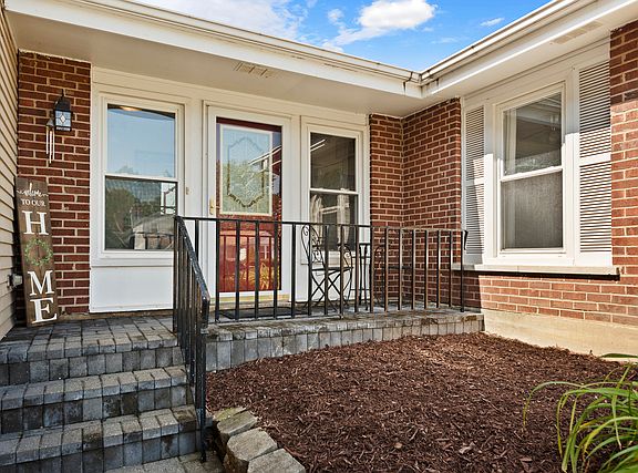 2nd image of 1920 Woodside Ln
