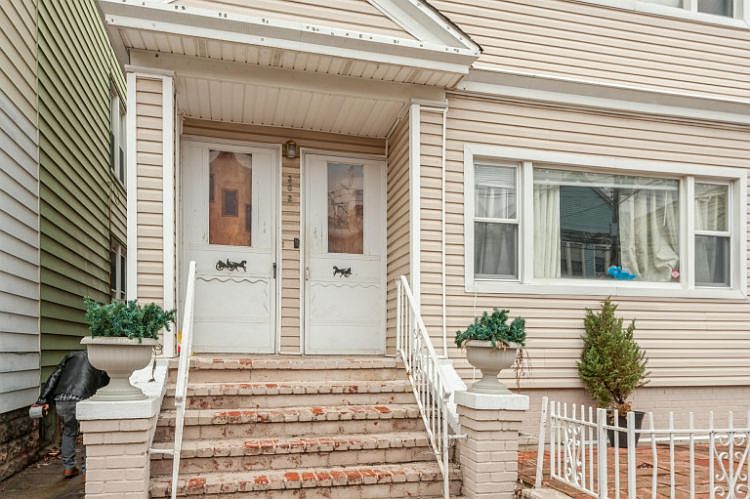 1st image of 362 Fulton Ave