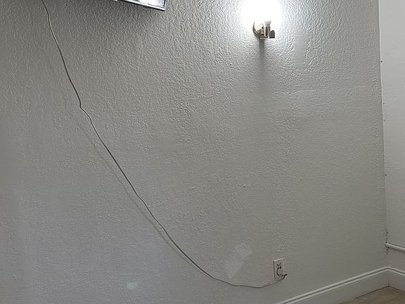 5th image of 729 SW 4th Ct APT 1