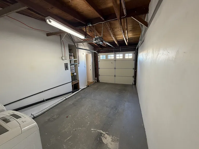205 Gloxina St — Photo 33