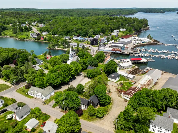 10 School Street, Boothbay, ME 04544