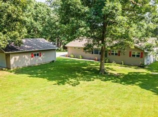 15759 N Lake Rd, Girard, IL 62640