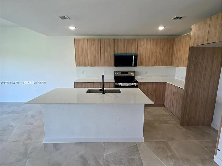 1305 NW 4th Ter #1305 — Photo 8