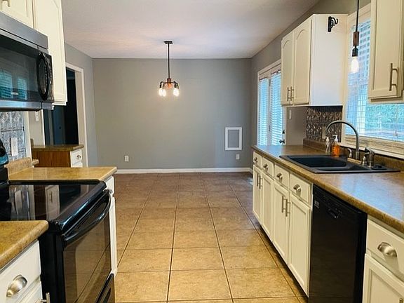 5th image of 160 Green Meadows Dr