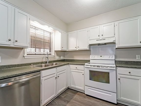 3rd image of 154 Plum Tree Rd