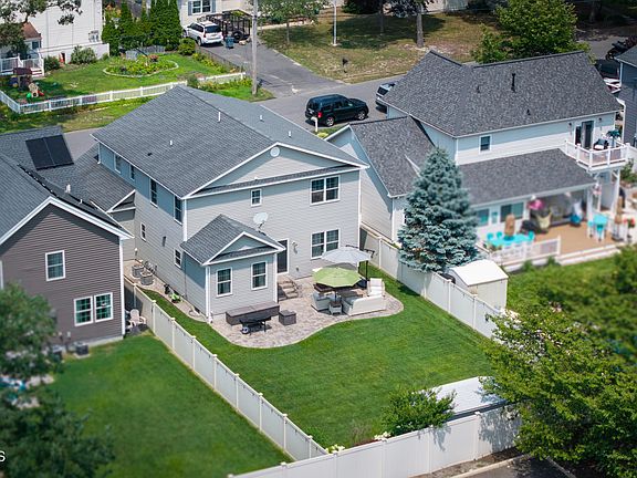 2nd image of 2210 North Road