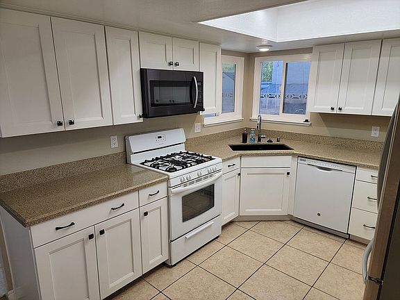 4th image of 6420 Faith Peak Dr