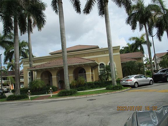 3rd image of 8980 W Flagler St APT 102
