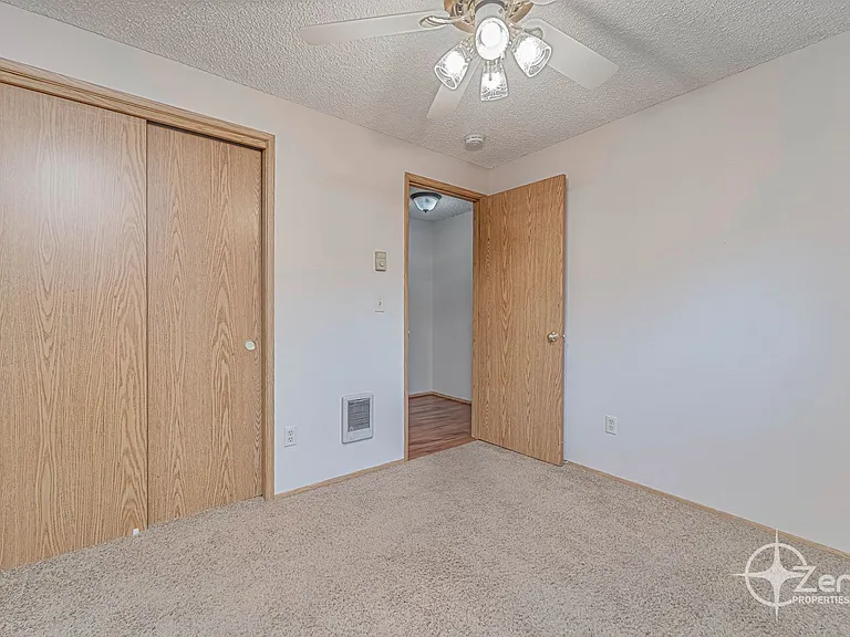 1401 SE Park Crest Ave — Photo 17