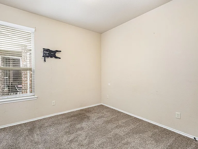 208 Whitman Dr — Photo 14
