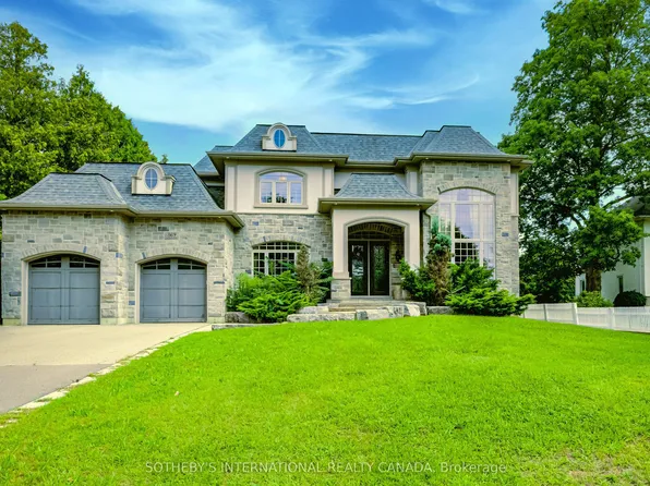 369 Lees Ln, Oakville, ON L6L 4S4