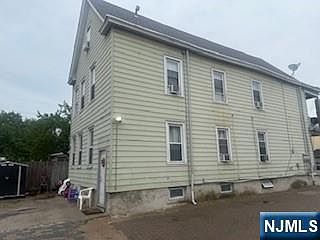 2nd image of 420-424 E 18th St