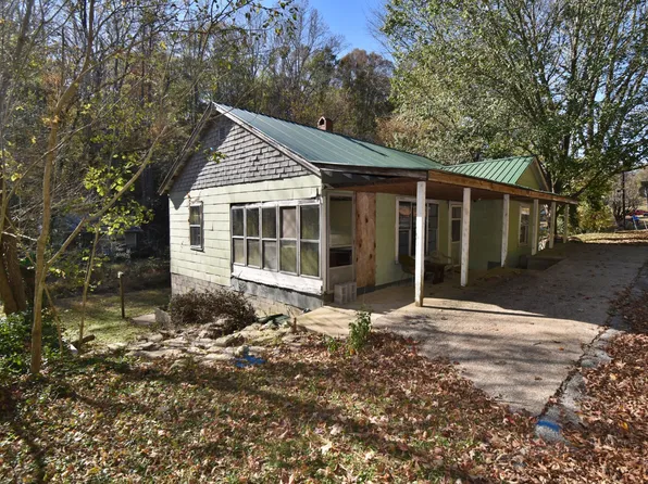 409 Cherry St, Linden, TN 37096