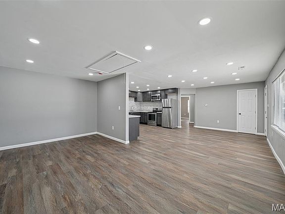 4th image of 9820 Lorna Ln