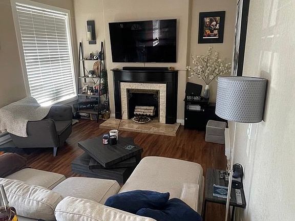3rd image of 1344 N Gaylord St #100