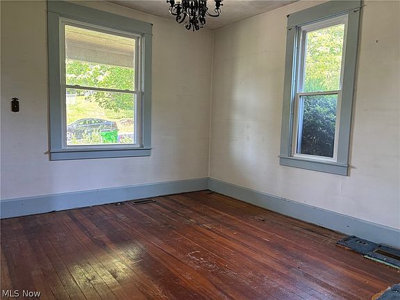 4th image of 1816 Stewart Ave