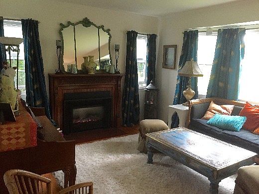 1st image of 27 Surrey Dr