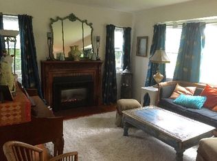 27 Surrey Dr, Merrick, NY 11566