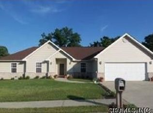 312 N Cedar Bluff Dr, Valmeyer, IL 62295