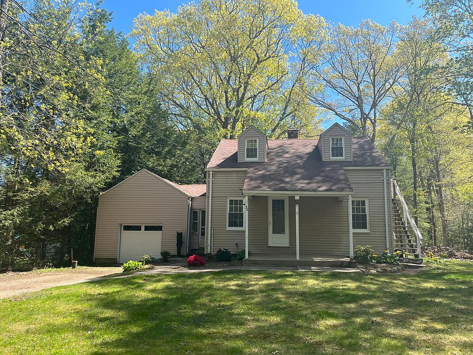 Front of house - note stairwell on the right, this is how to access the apartment.
