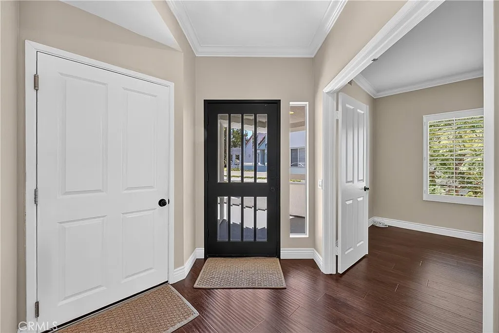 3 bed, 1878 sqft, $5,750 — Photo 3