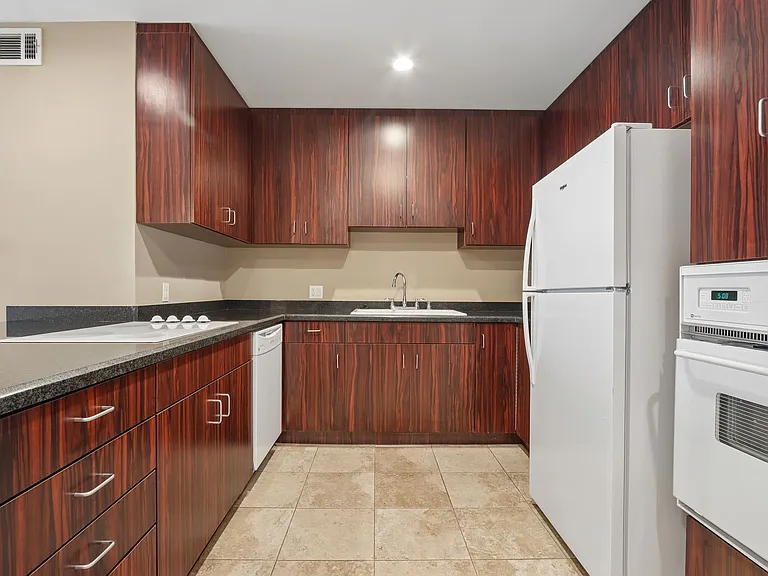 116 N Wetherly Dr — Photo 11