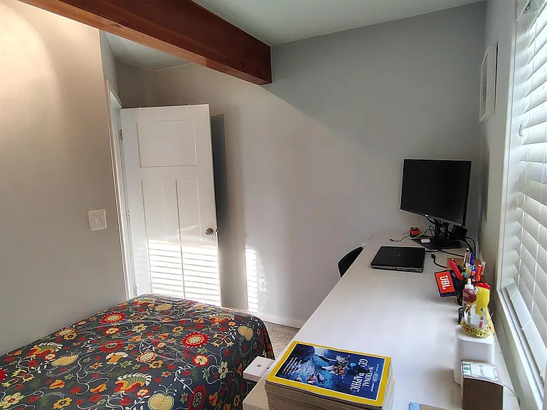 241 N Helen Ave — Photo 4