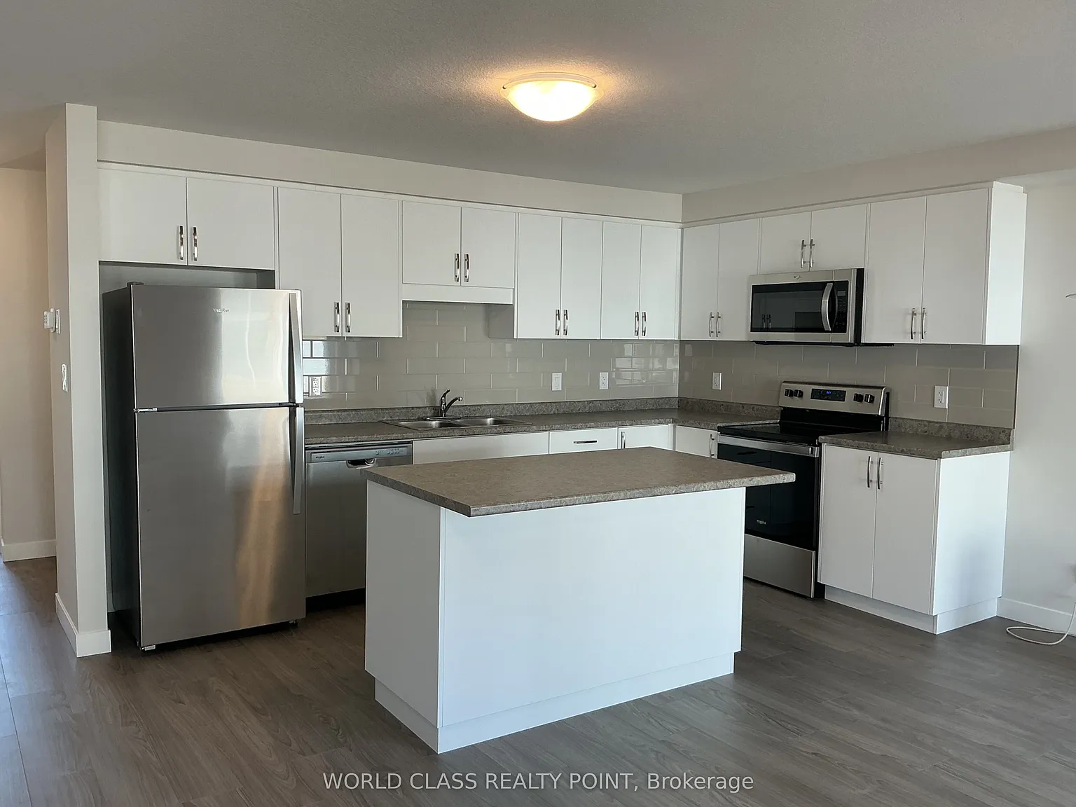 3 bed, $2,500 — Photo 2