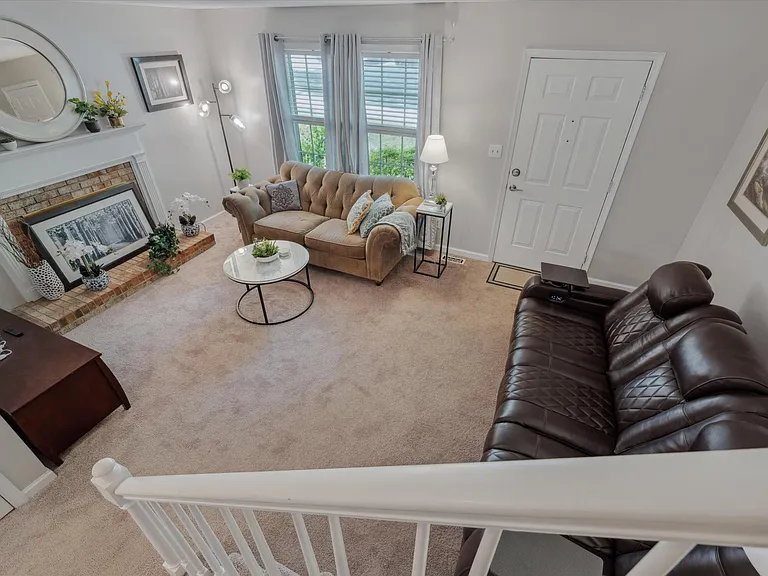 107 Barbary Ct — Photo 23