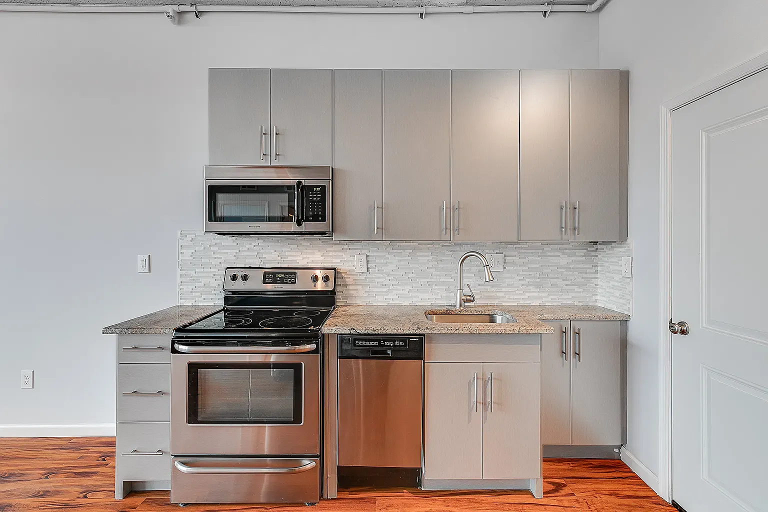 2 bed, 800 sqft, $1,760 — Photo 4