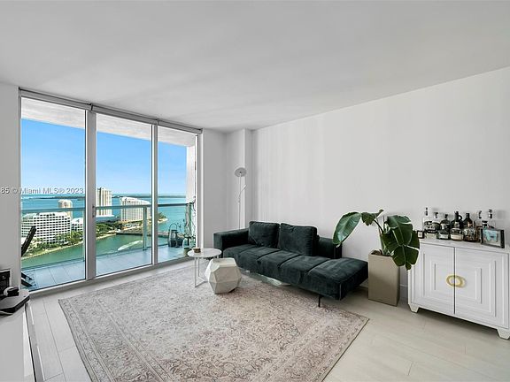 3rd image of 500 Brickell Ave APT 2800
