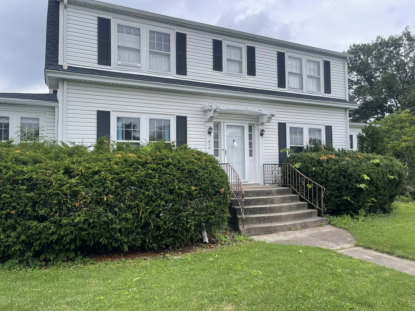 210 S Grace St photo 1