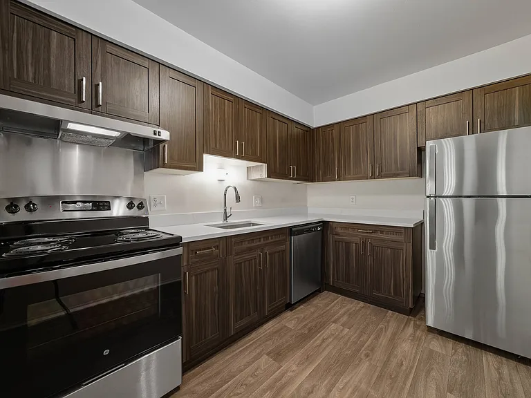 Upgraded Kitchen with stainless steel appliances and quartz countertops at Franklin River Apartments