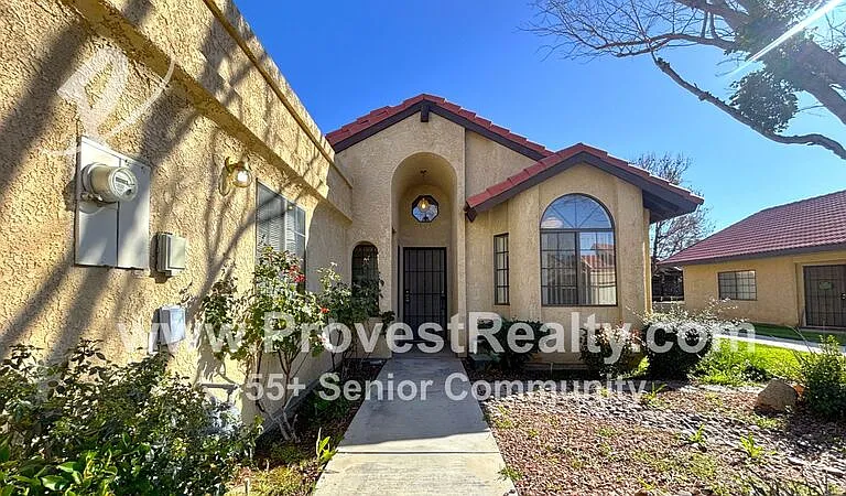 19053 Elm Dr — Photo 3