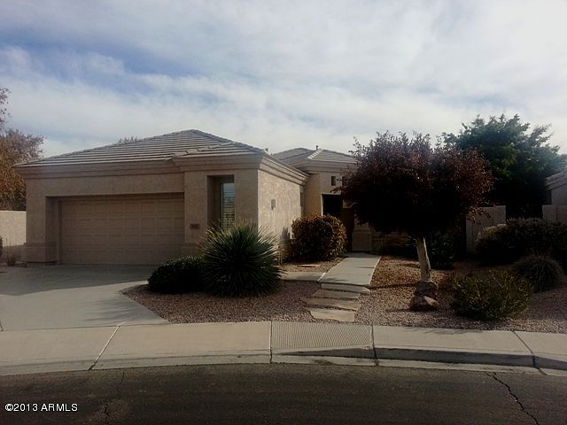 1st image of 833 W Raven Dr