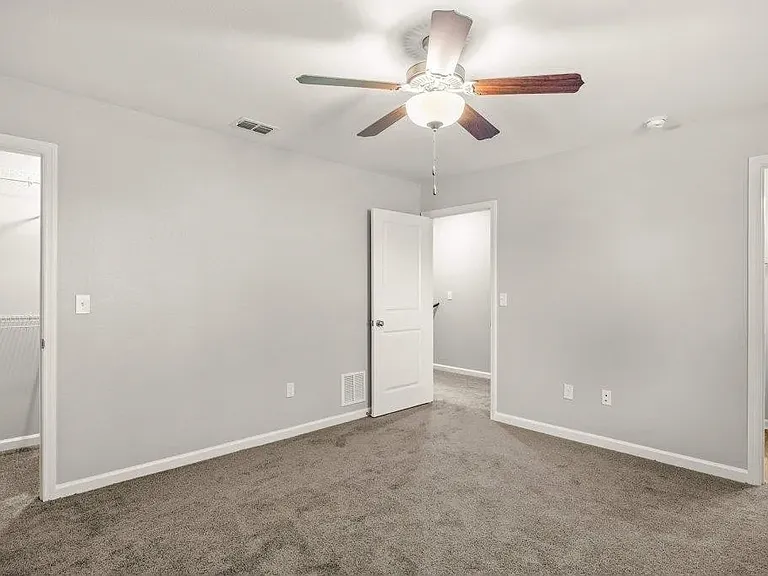 Upstairs back bedroom w/ private bath