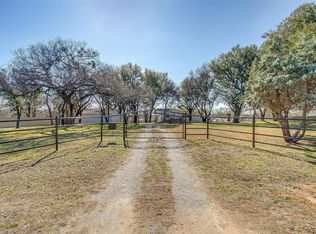 423 J E Woody Rd, Springtown, TX 76082