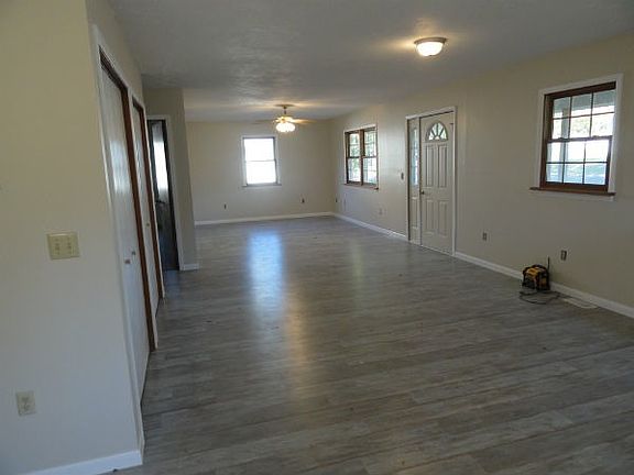 3rd image of 5719 Laurel Dr