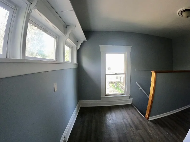 742 Broadway St — Photo 2