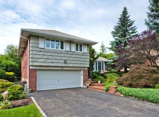 9 Mesa Rd, Syosset, NY 11791