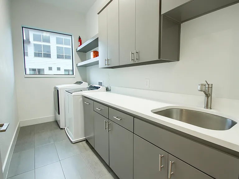 2329 Kirby St — Photo 11