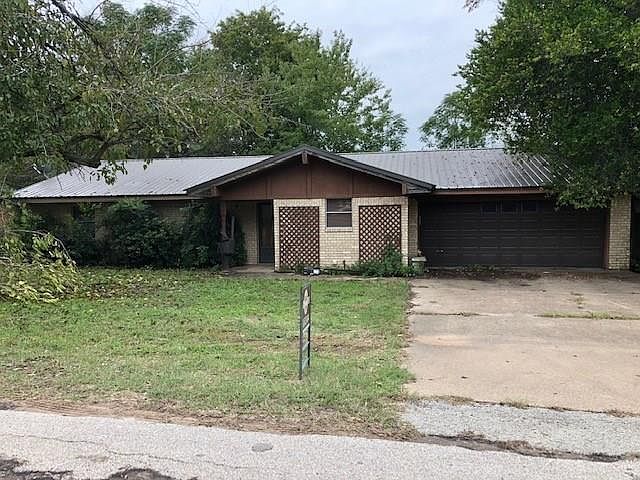 1st image of 604 Lee St