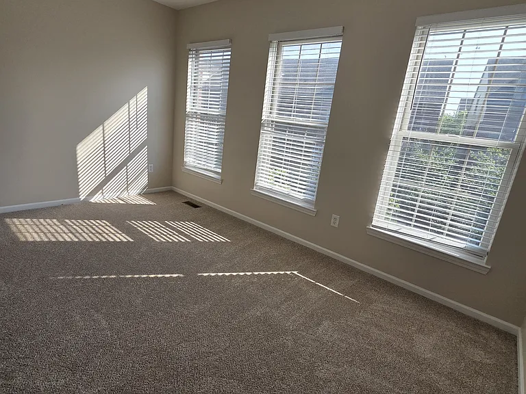 526 Graten St — Photo 18
