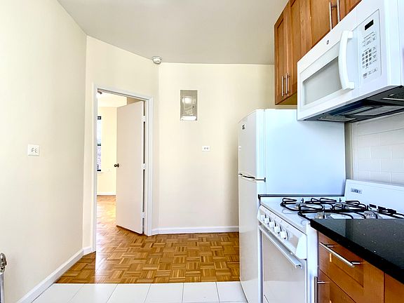 4th image of 542 E 79th St APT 6E