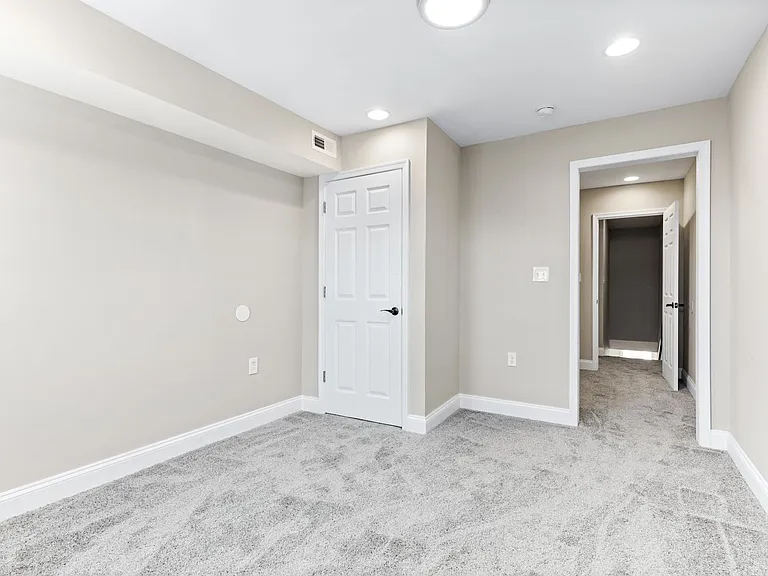 233 N Rose St — Photo 28
