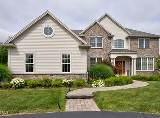 5 Sundance Ln, Loudonville, NY 12211