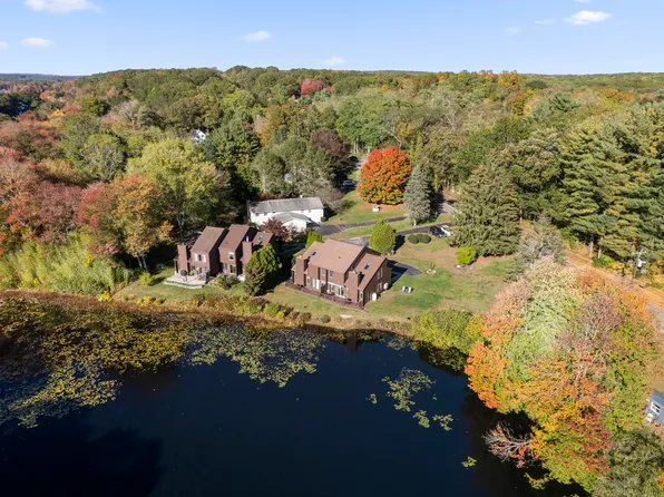 108 East Pattagansett Road Apt B, East Lyme, CT 06357