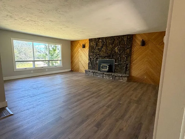 60 E Dogwood St — Photo 12