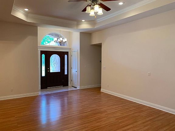 4th image of 602 SE Cambridge Pl